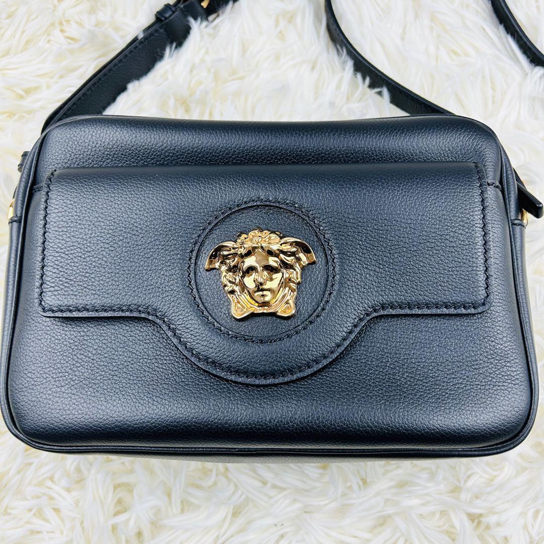 美品　Versace ショルダーバッグ　黒　メドゥーサエンブレム