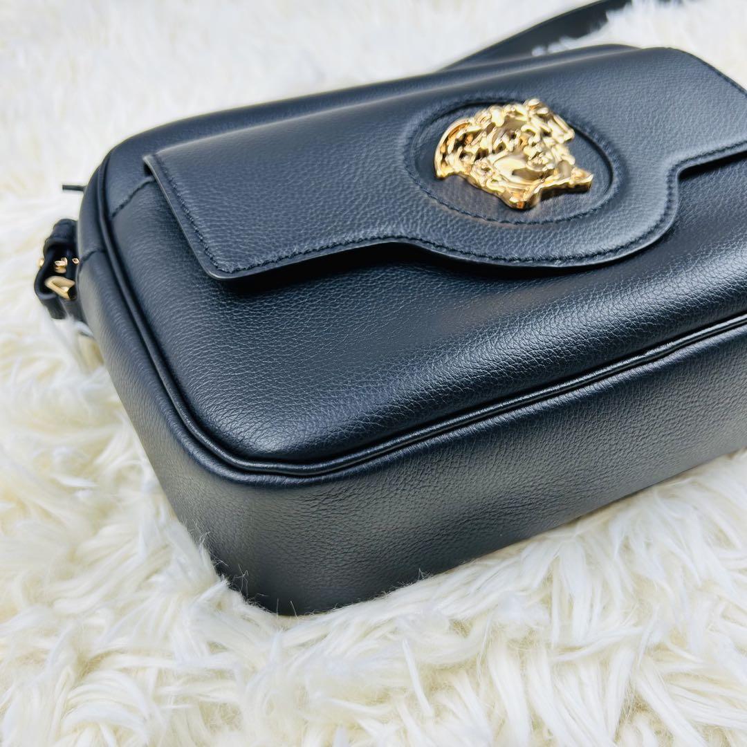 美品　Versace ショルダーバッグ　黒　メドゥーサエンブレム