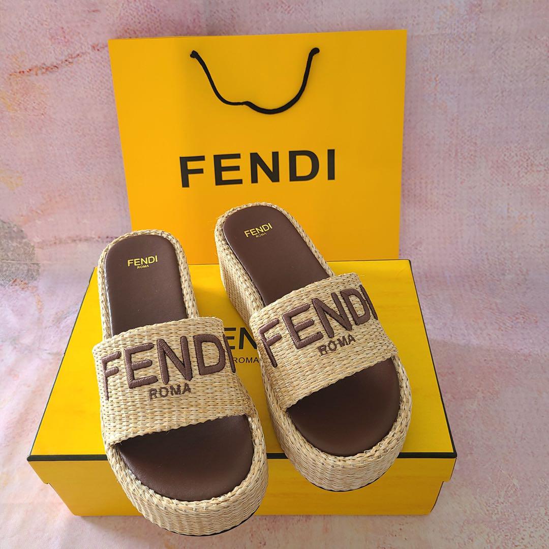 【箱付き】 FENDI ビーチサンダル ベージュ 36