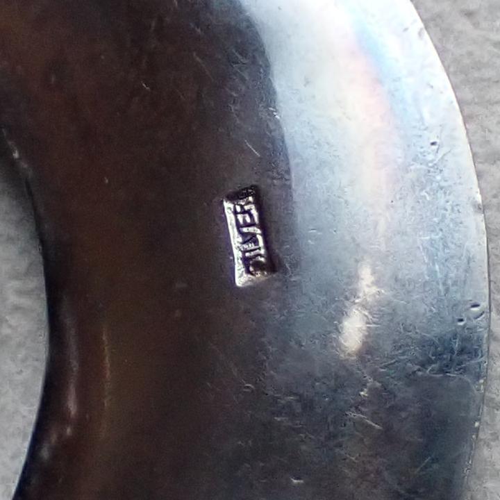 卍