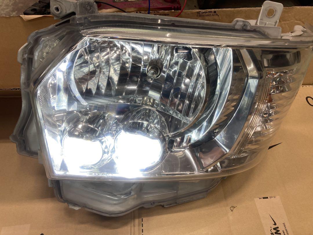 ハイエース　200系　社外ヘッドライトセット　純正タイプ　4型　LED