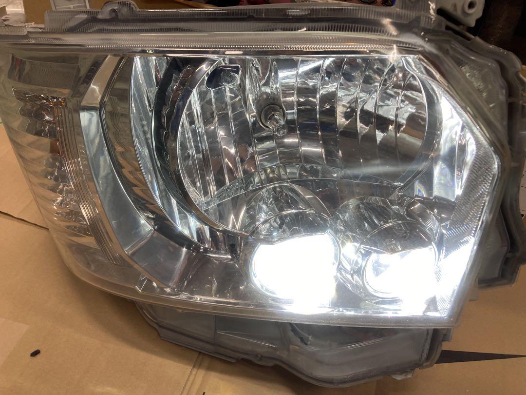 ハイエース　200系　社外ヘッドライトセット　純正タイプ　4型　LED