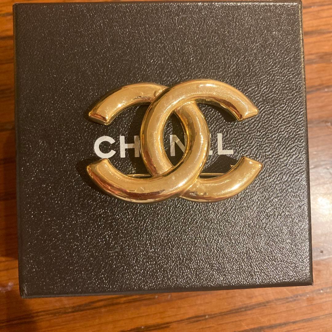 CHANEL ゴールド ブローチ