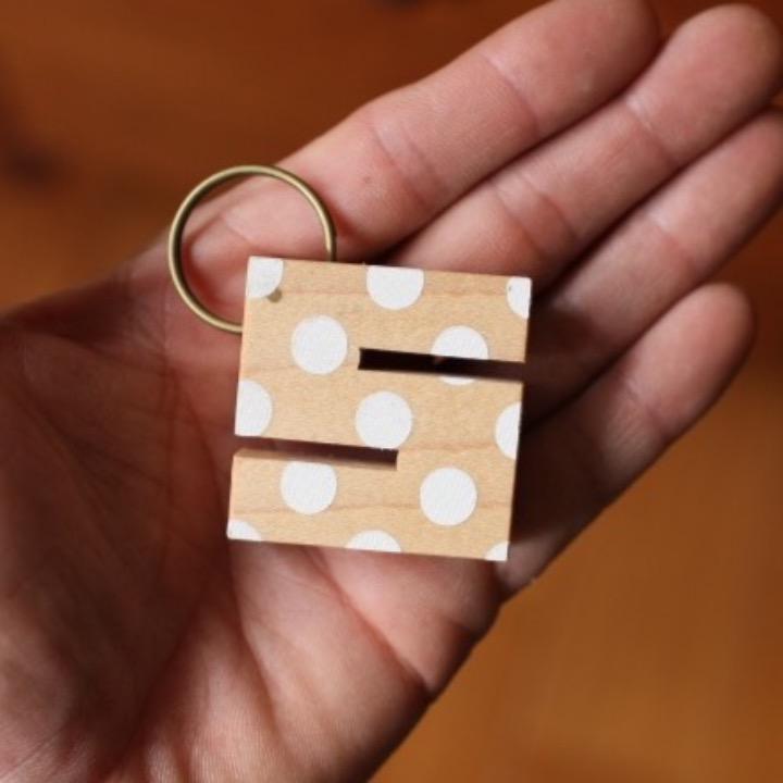 A to Zキーホルダー「S」シロ