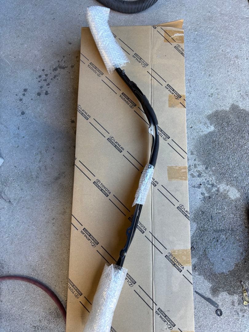 トヨタ 84270-42020パワーバックドアセンサーアセンブリ 68,750円