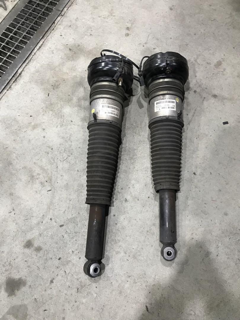 Audi A8リアエアサスペンション　動作確認済