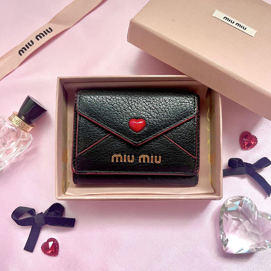 美品 miu miu ミュウミュウ マドラス ラブレター 三つ折り財布 ブラック