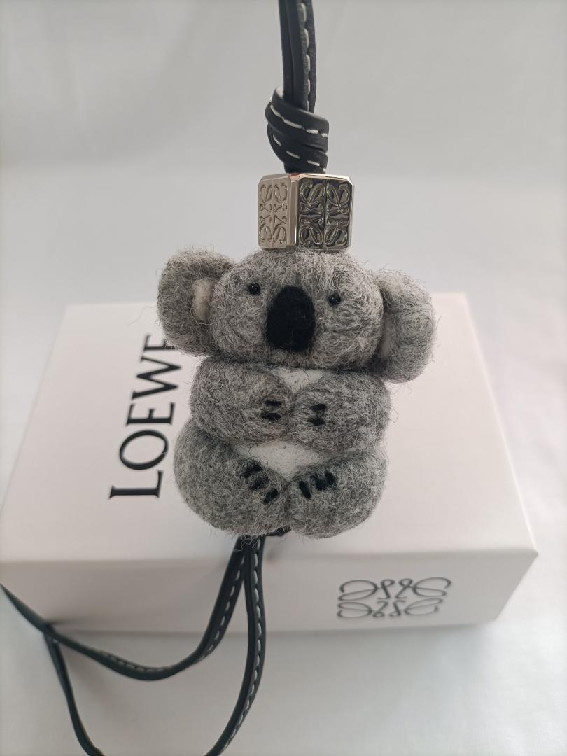 LOEWE コアラチャーム グレー - メルカリ