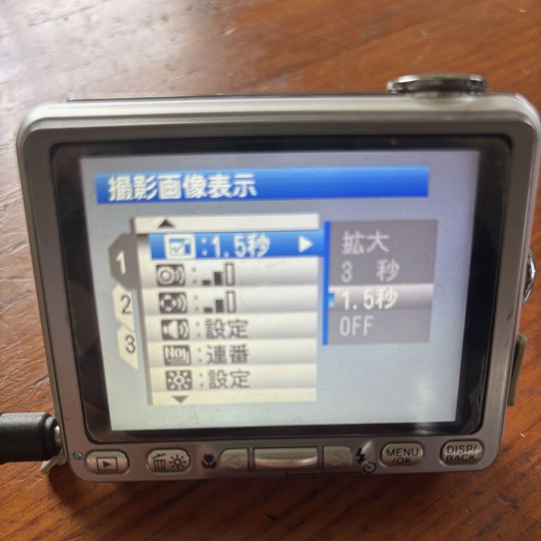 Fujifilm FinePix V10 メガピクセル コンパクトデジタルカメラ