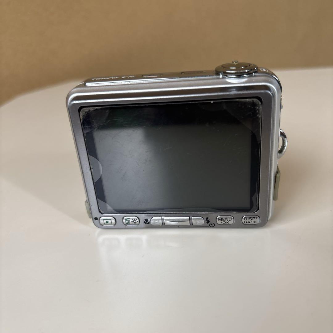 Fujifilm FinePix V10 メガピクセル コンパクトデジタルカメラ