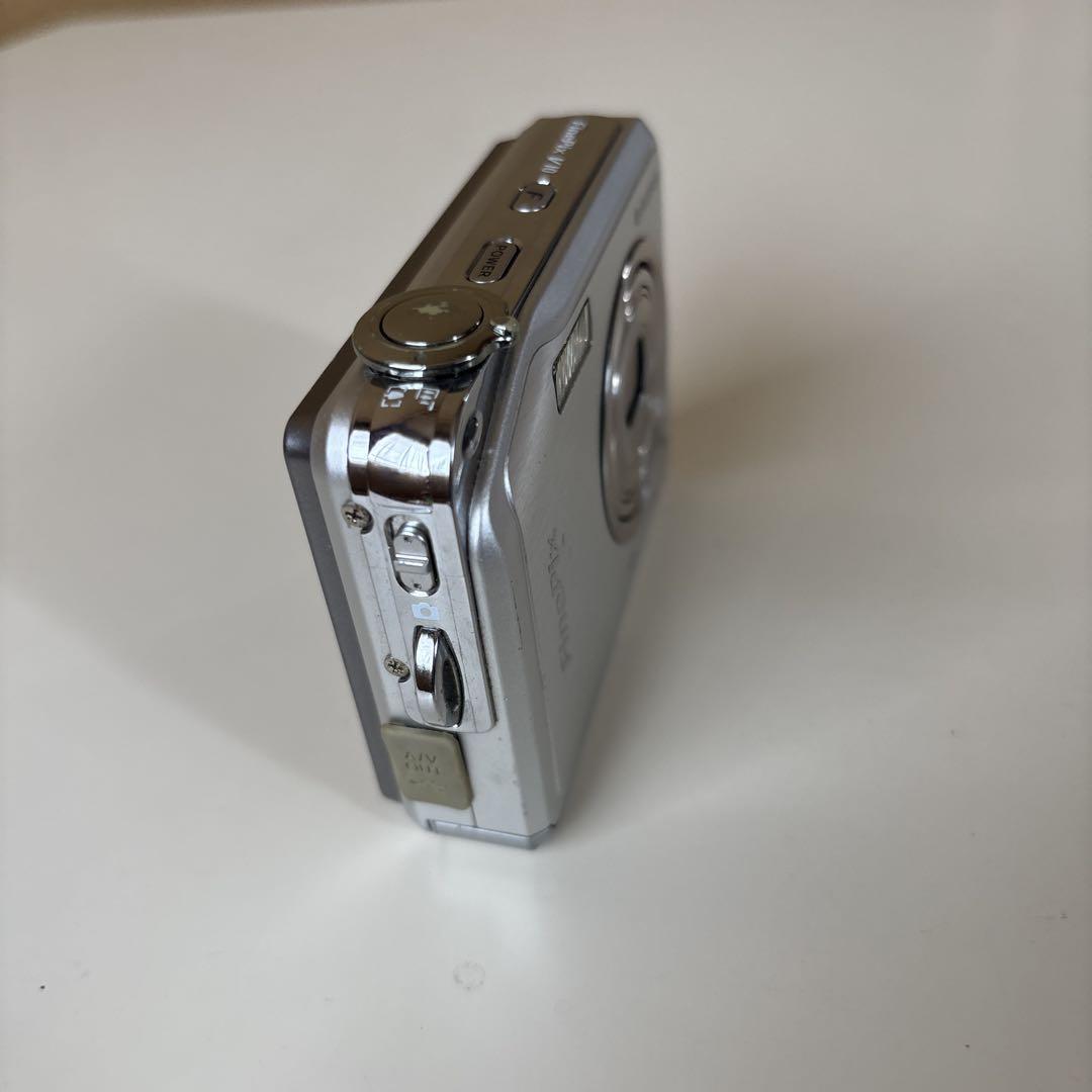 Fujifilm FinePix V10 メガピクセル コンパクトデジタルカメラ