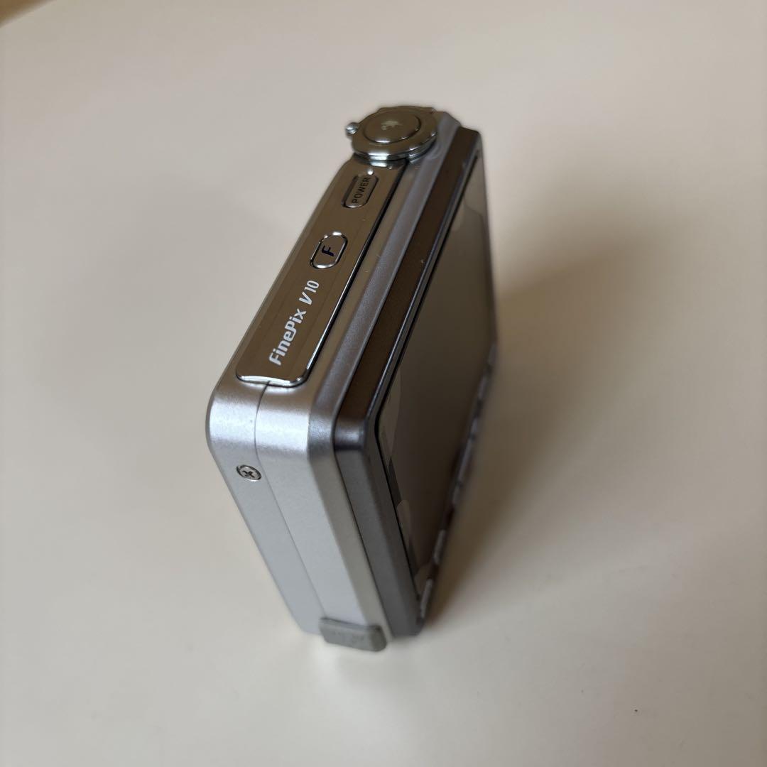 Fujifilm FinePix V10 メガピクセル コンパクトデジタルカメラ