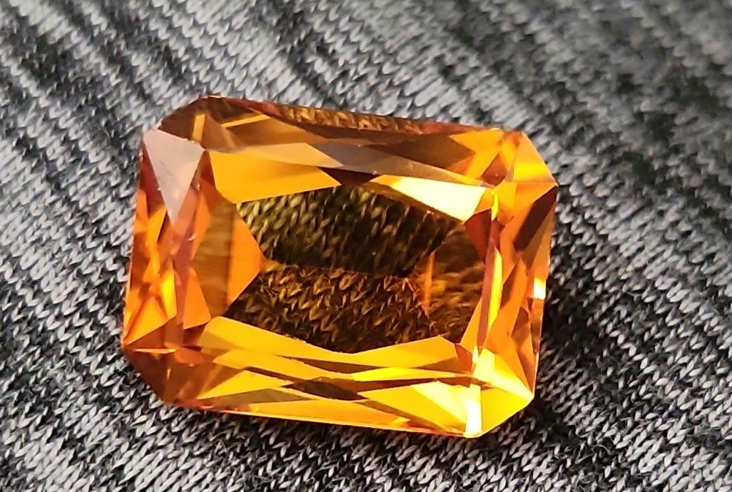 特大ゴールデンイエローサファイア 15.595ct