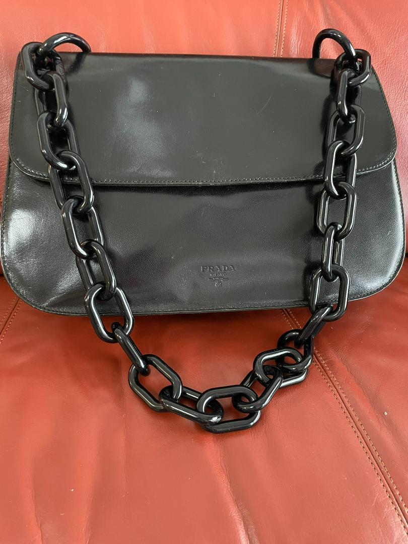 美品【PRADA】ショルダーバッグ　プラスチックチェーン