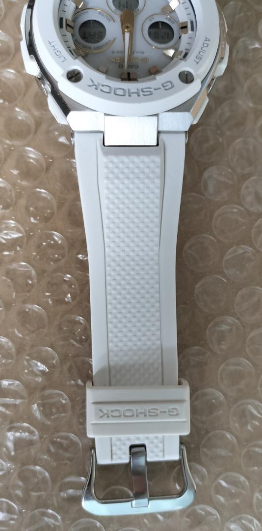 美品　CASIO　G-SHOCK　GST-W300-7AJF　ホワイト