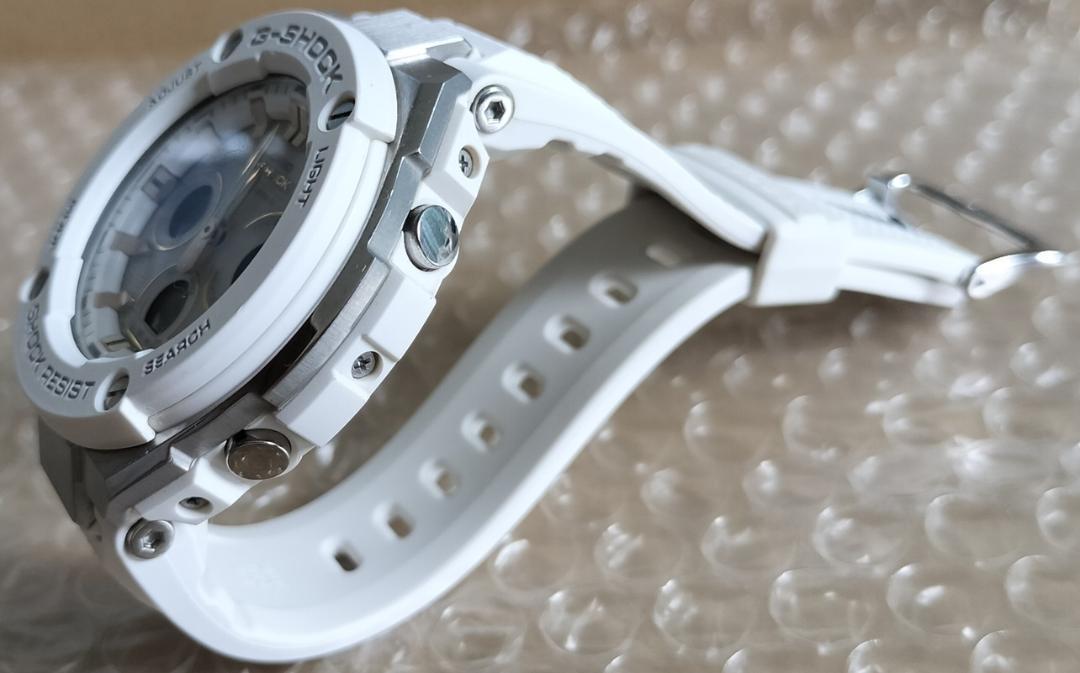 美品　CASIO　G-SHOCK　GST-W300-7AJF　ホワイト