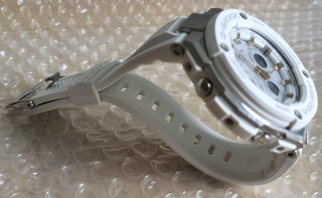 美品　CASIO　G-SHOCK　GST-W300-7AJF　ホワイト