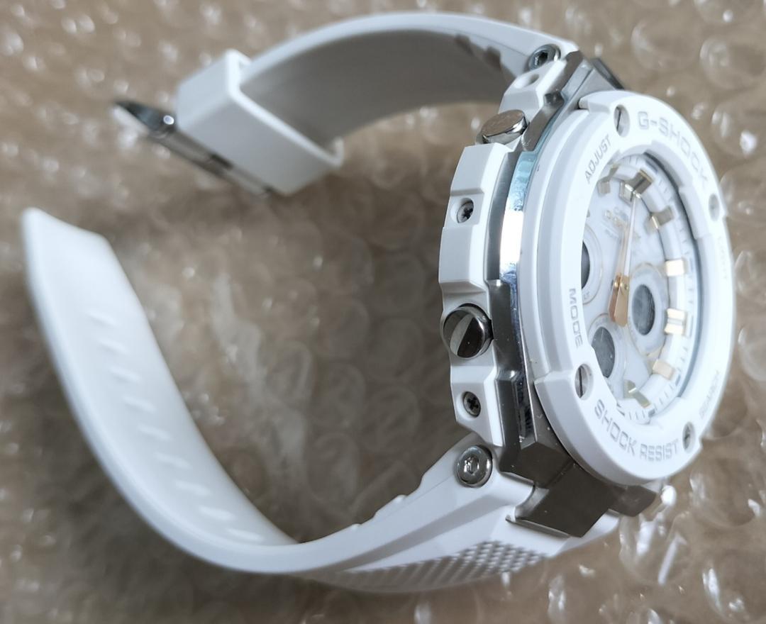 美品　CASIO　G-SHOCK　GST-W300-7AJF　ホワイト