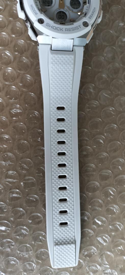 美品　CASIO　G-SHOCK　GST-W300-7AJF　ホワイト