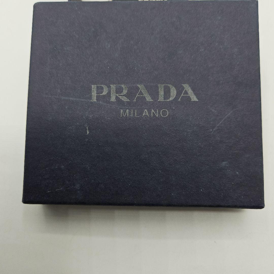 PRADA　プラダ トライアングル型キーホルダー