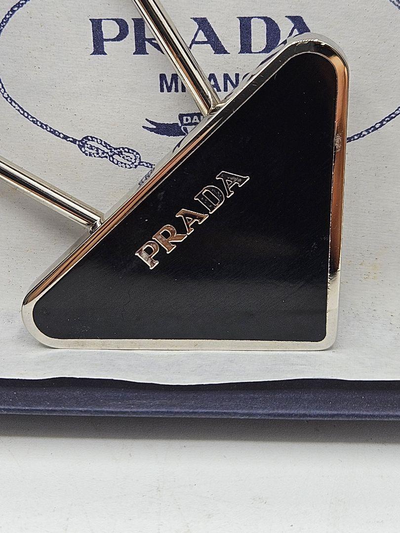 PRADA　プラダ トライアングル型キーホルダー