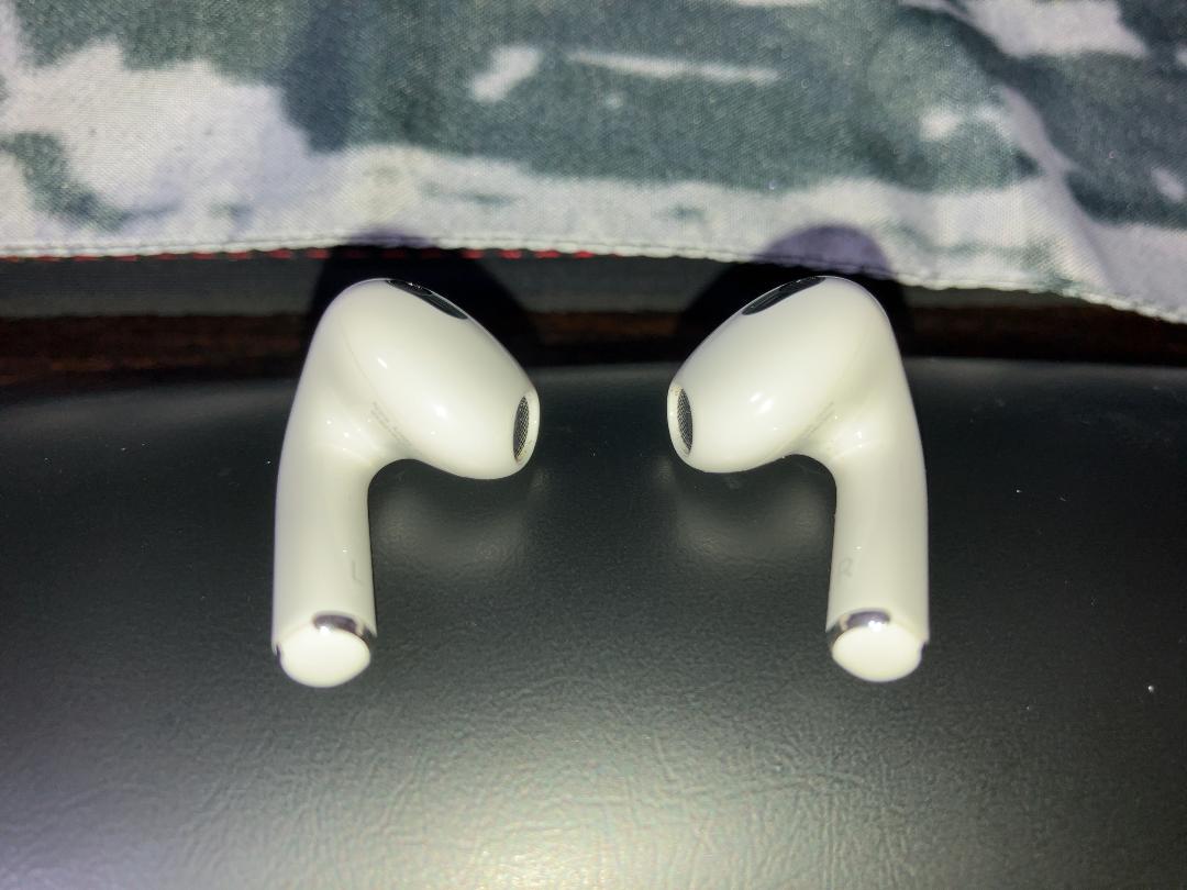 【AirPods】第三世代 ケーブル新品 カバーと予備ケーブルおまけ付き AirPods】第三世代 ケーブル新品 カバーと予備ケーブルおまけ付き