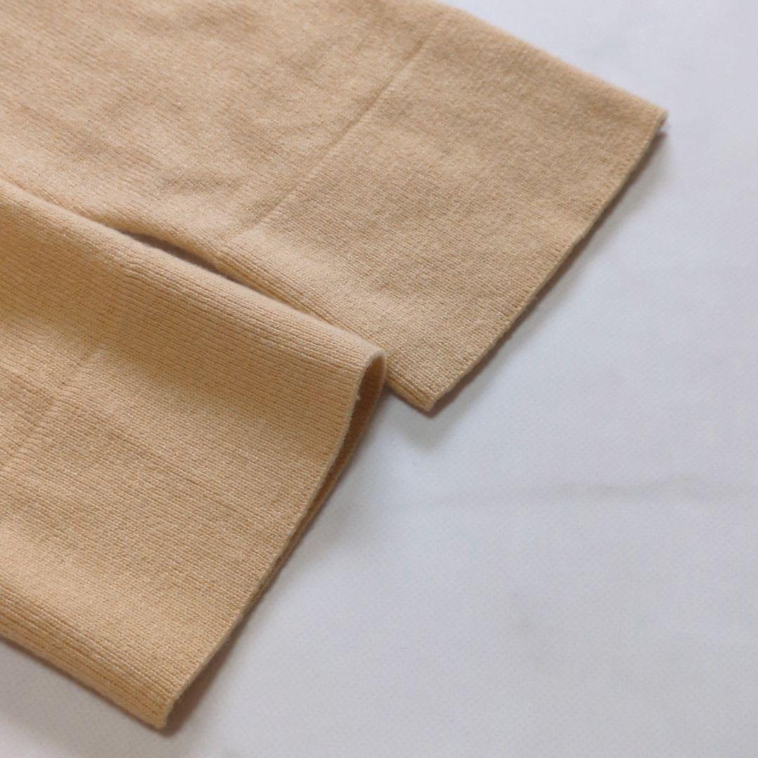 アドーア カシミヤ ウール Vネック ニット ロゴ刺繍 セーター ベージュ M