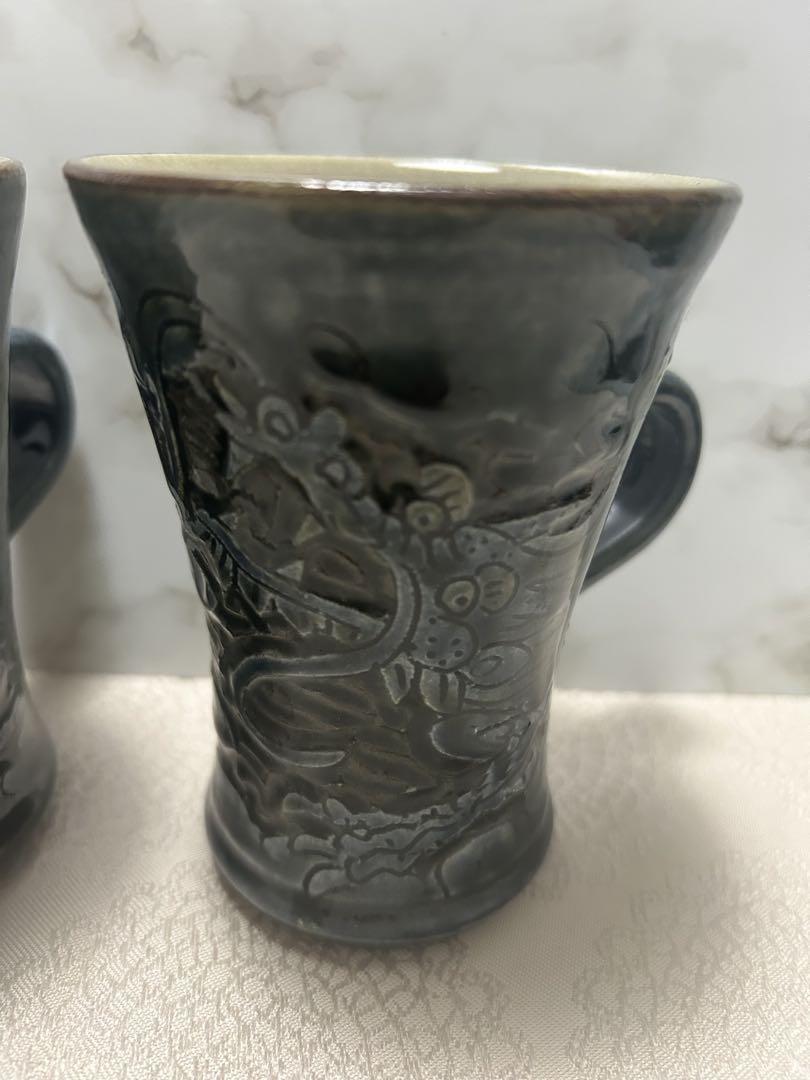 壺屋焼　又吉常敏作　マグカップ2個セット　伝統工芸　ジョッキ　呉須　魚紋　焼物