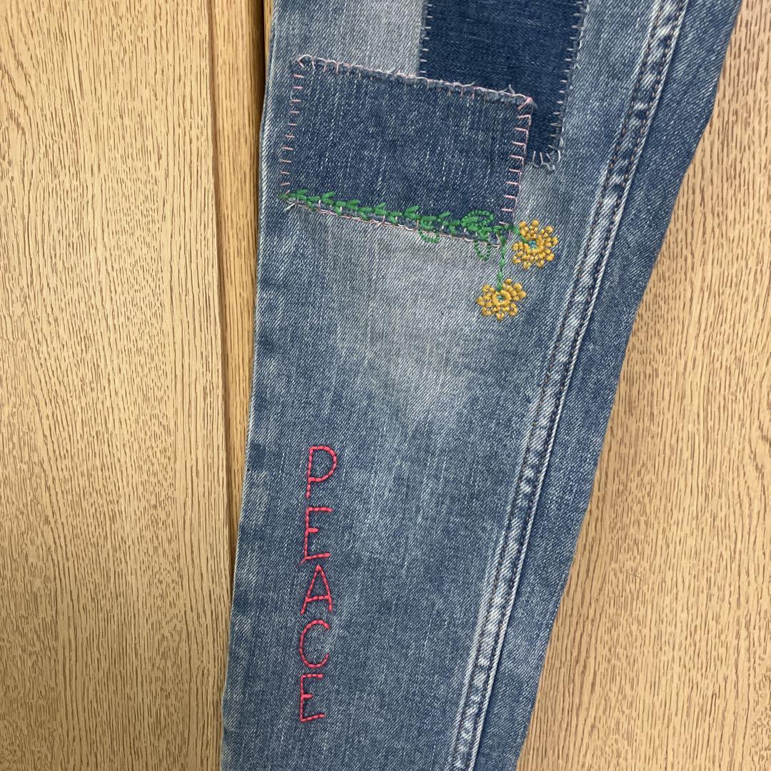 GAP刺繍入りデニムパンツ ライトブルー - メルカリ