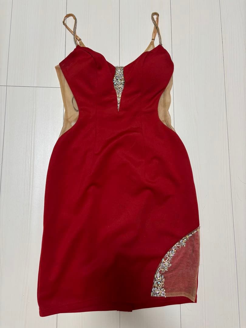 赤いビジュー付きキャバドレス