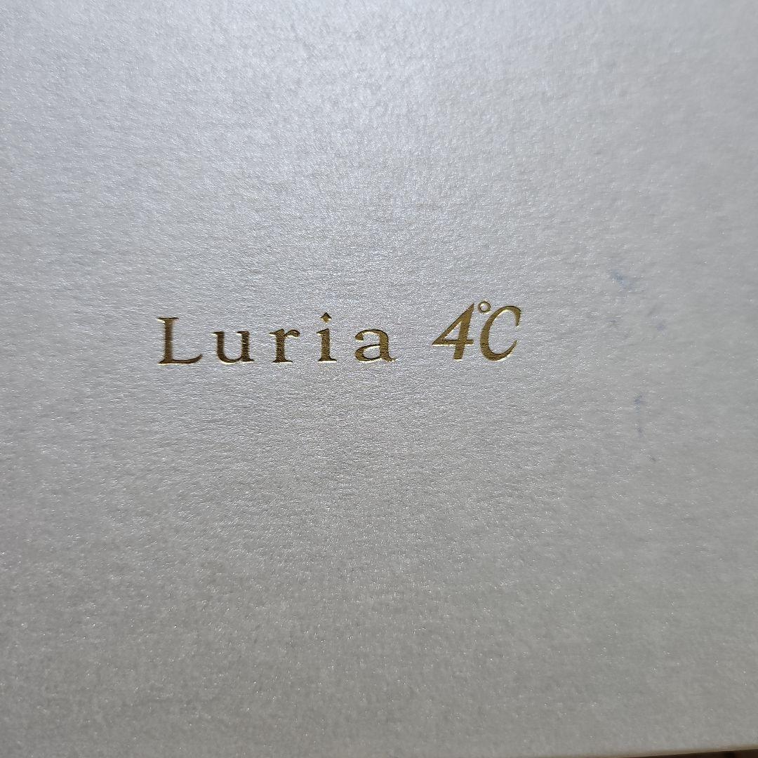 Luria 4℃ 折り財布