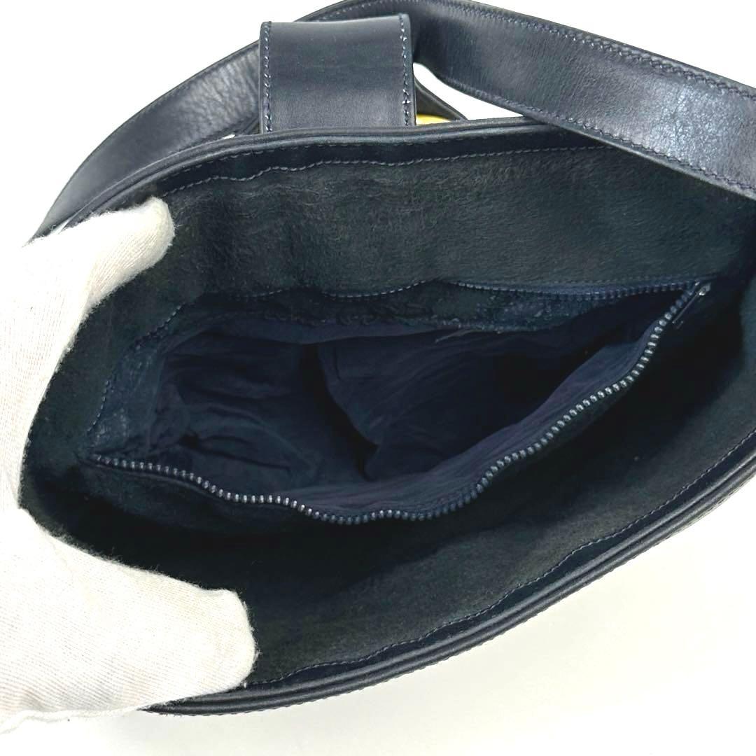 【美品】グッチ　ショルダーバッグ　GGスプリーム　ビッグロゴ　シェリーライン