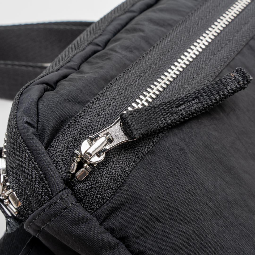 新品 STONE ISLANDSTONE ISLAND ナイロン ボディバッグ 新品 STONE ISLANDSTONE ISLAND ナイロン ボディバッグ