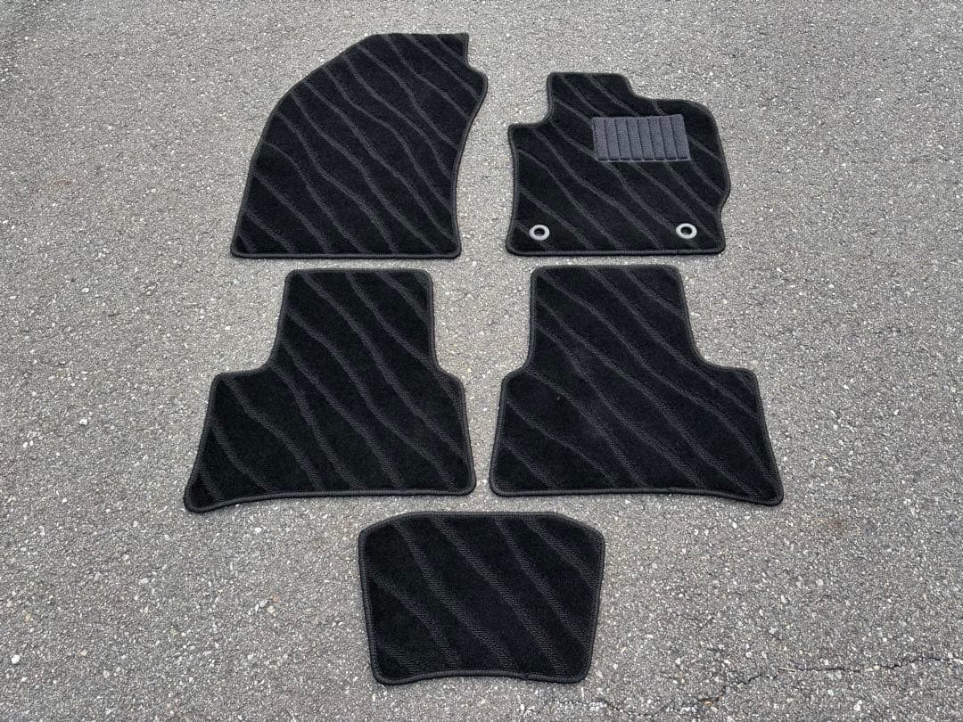 カローラクロス ZVG ZSG 黒波柄 フロアマット カーマット 日本産 新品