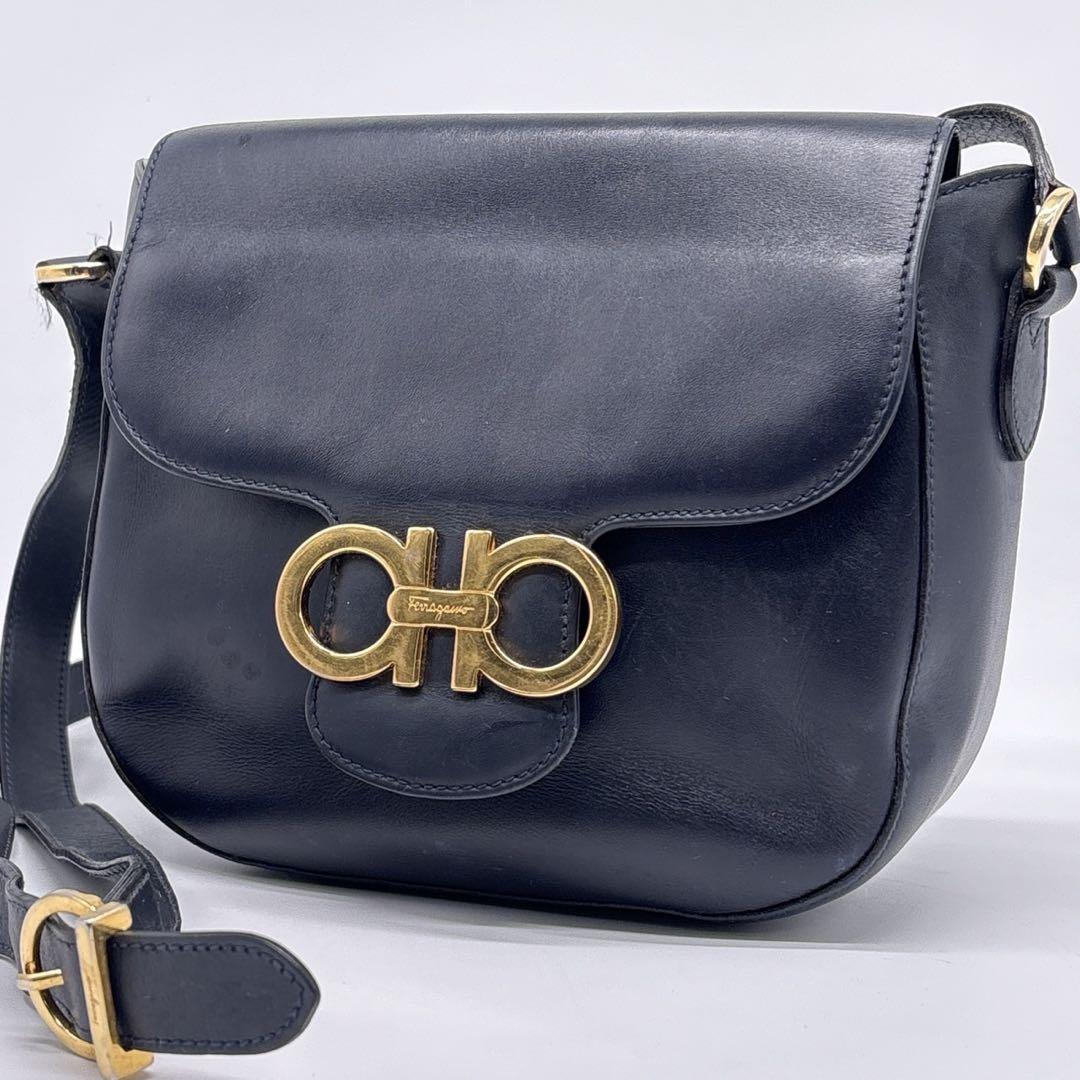 美品✨ フェラガモ Ferragamoダブルガンチーニ　ショルダーバッグ
