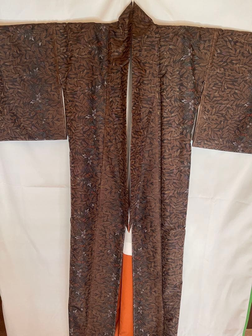 しつけ糸付 黒地に茶色い木の葉柄