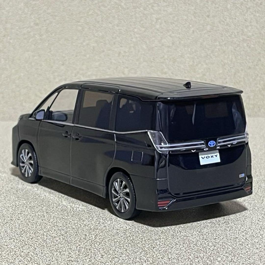 トヨタ　ヴォクシー1/30 カラーサンプル　ミニカー　ブラック