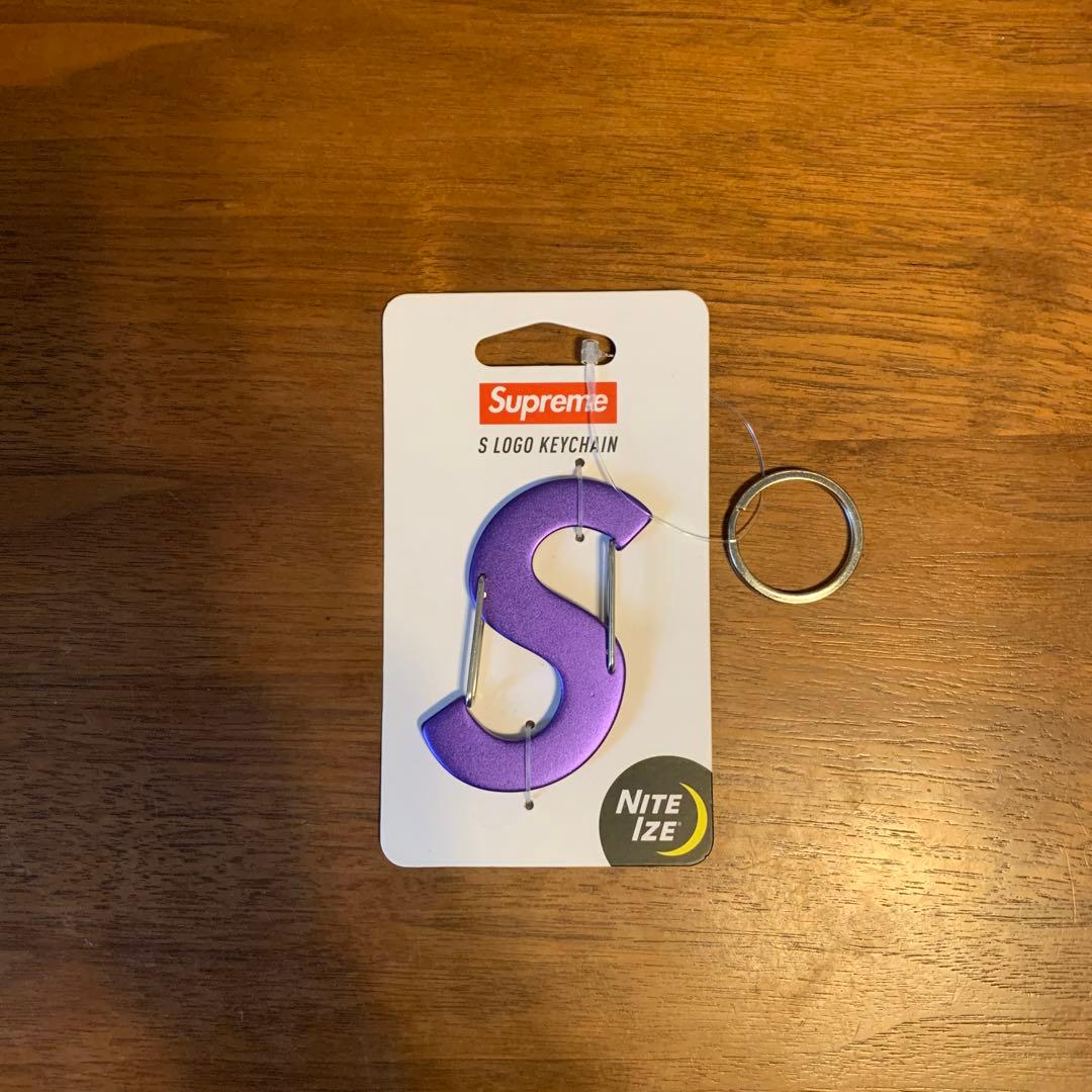 話題の行列 Nite Supreme Ize Purple Keychain Logo S キーホルダー