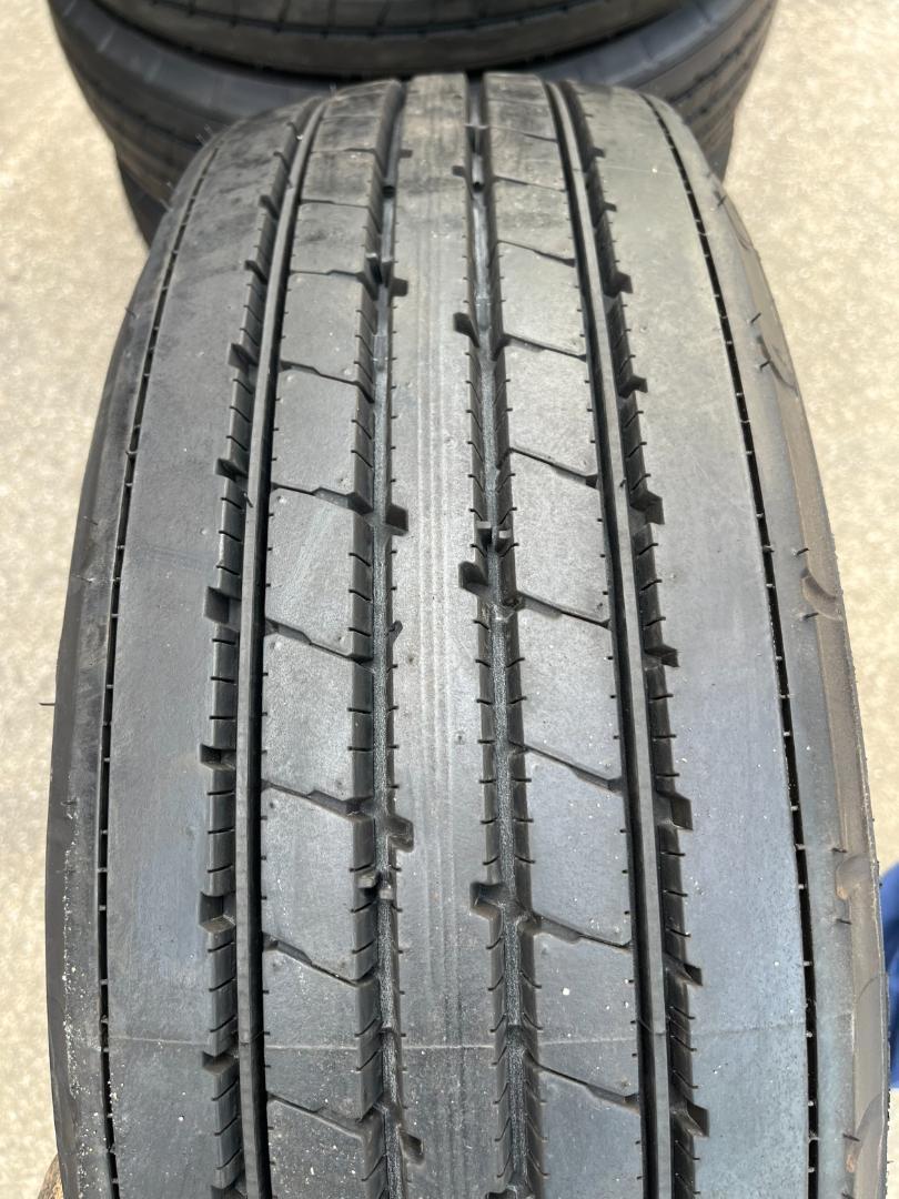 215/70R17.5 123/121 R173　ブリヂストン