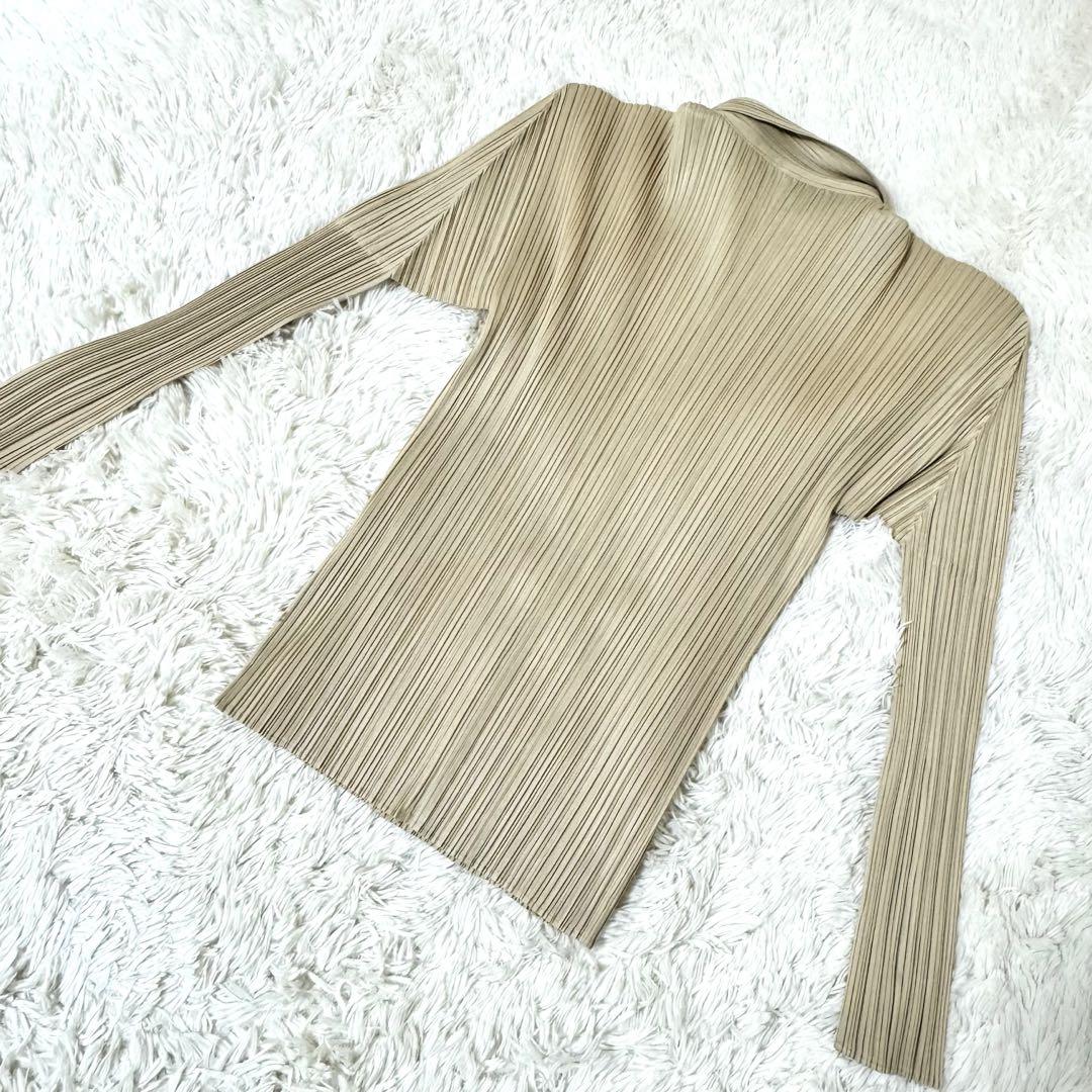 PLEATS PLEASE