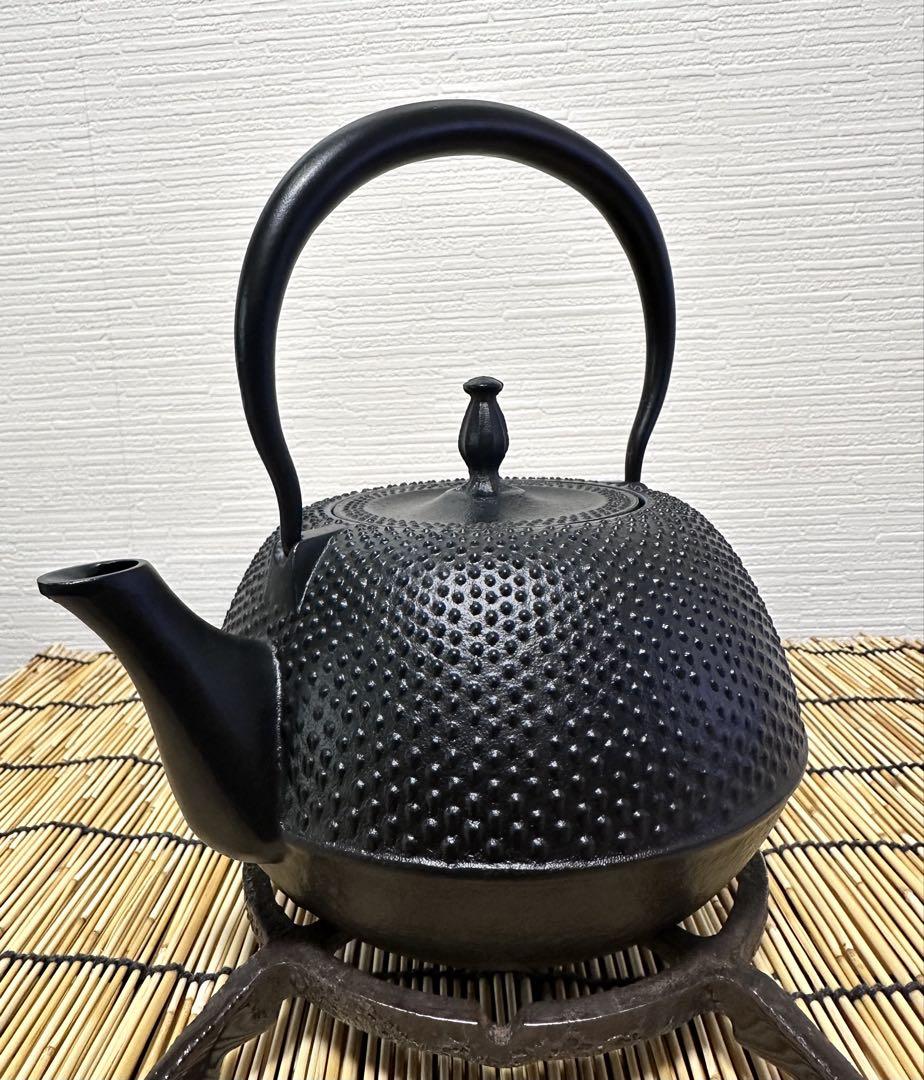 未使用品　南部盛栄堂ＯＩＧＥＮ造１２型アラレ　ＩＨ機器対応品　南部鉄瓶　南部鉄器