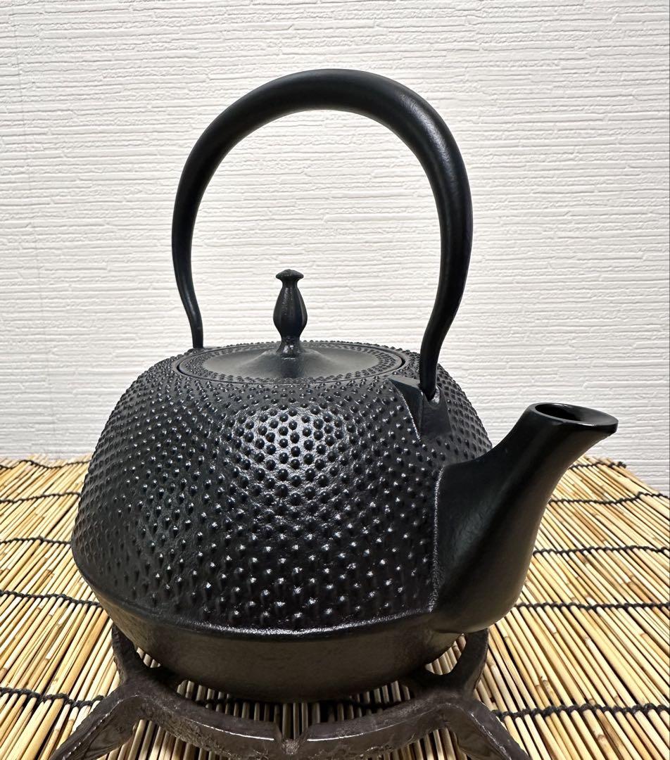 未使用品　南部盛栄堂ＯＩＧＥＮ造１２型アラレ　ＩＨ機器対応品　南部鉄瓶　南部鉄器