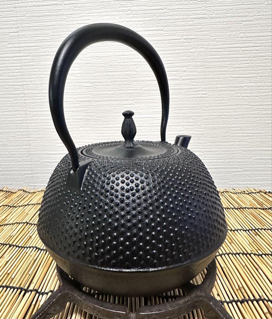 未使用品　南部盛栄堂ＯＩＧＥＮ造１２型アラレ　ＩＨ機器対応品　南部鉄瓶　南部鉄器