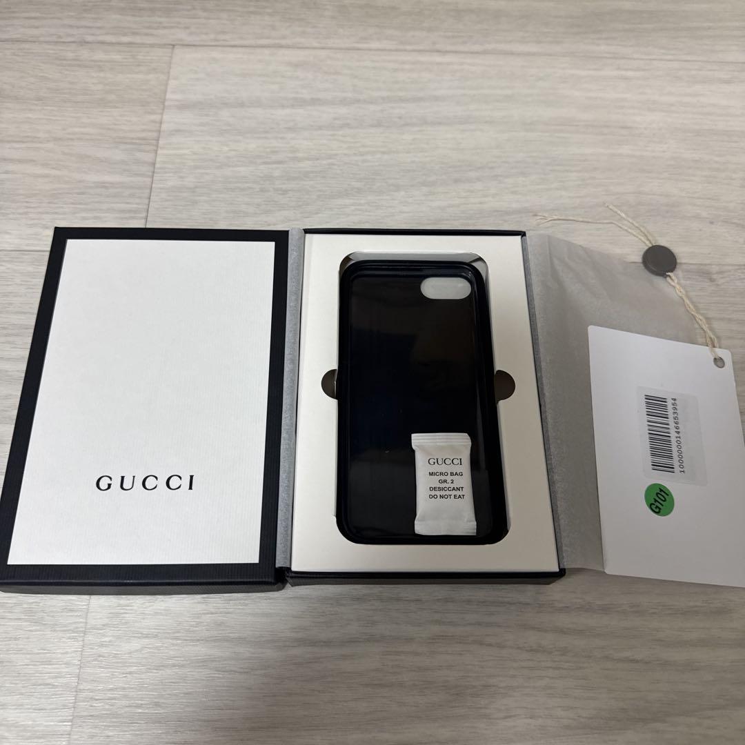 週末限定ンセール GUCCI iPhoneSE3シリコンケース 黒 ロゴ入り iPhoneアクセサリー iPhoneアクセサリー