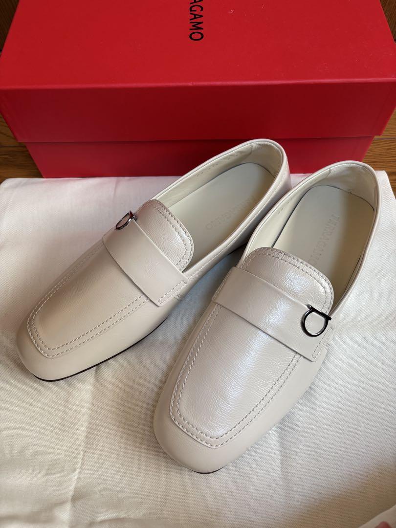 【新品未使用】FERRAGAMO ホワイトレザー ローファー、モカシン