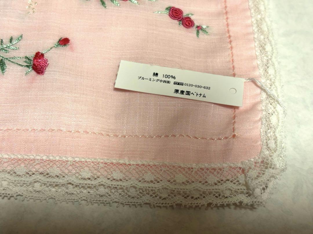 クラッシック・ザ・スモールラグジュアリー　バラ花柄刺繍 ハンカチ ピンク　未使用 クラッシック・ザ・スモールラグジュアリー バラ花柄刺繍