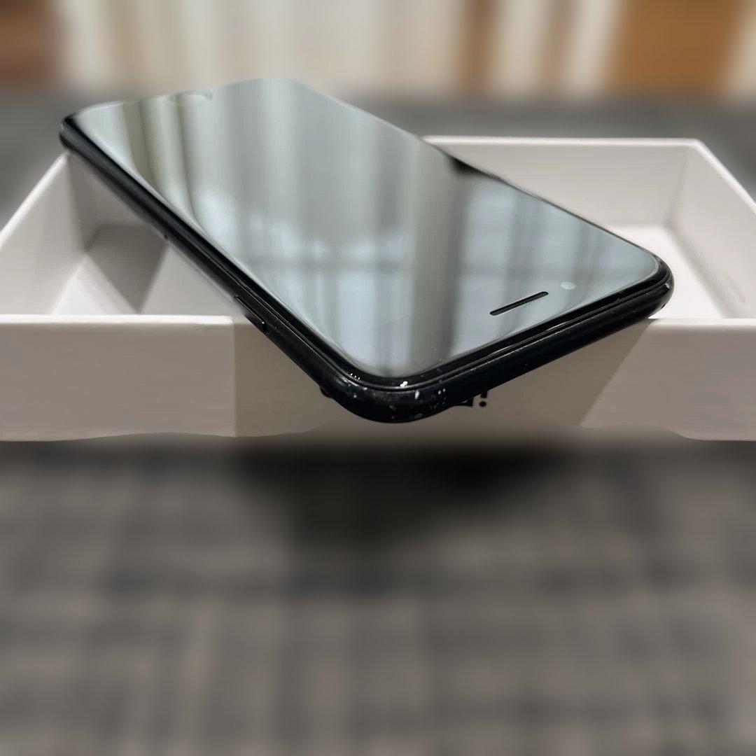 のん　iPhone SE 第二世代　ブラック　SIMフリー　64GB