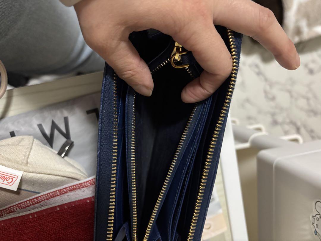 PRADA 長財布 ラウンドファスナー
