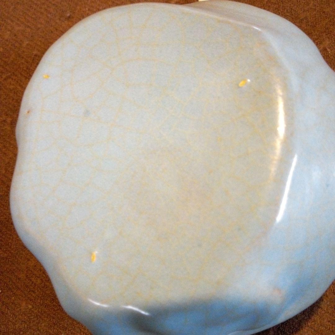 とし　宋汝窯　青い陶器の不規則な形状の器