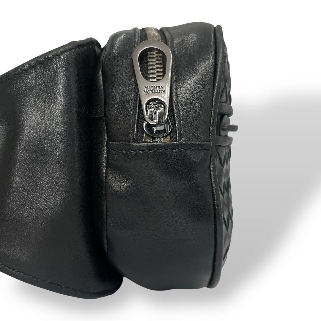 ボッテガヴェネタ　ボディバッグ　イントレチャート　ベルトバッグ　ブラック　レザー